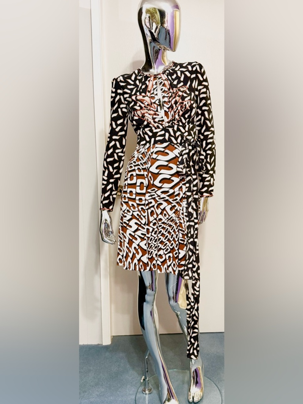 Diane von Furstenberg Black + Brown on White Groovy pattern silk lined Dress